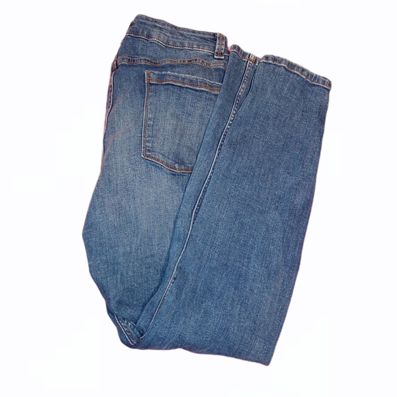 dip Denim - Slightly distressed jeans